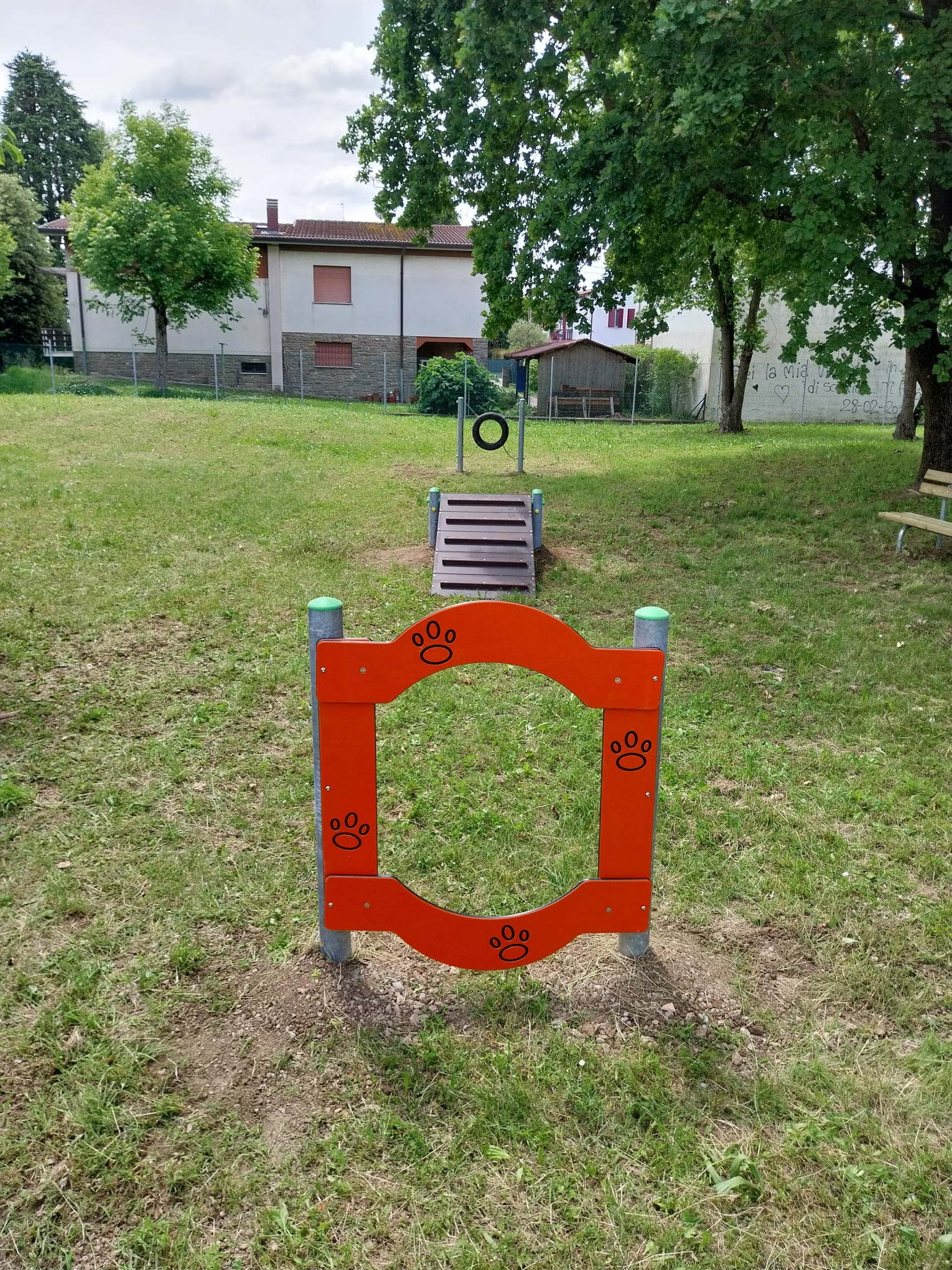 giochi nell'area sgambamento cani di Renazzo