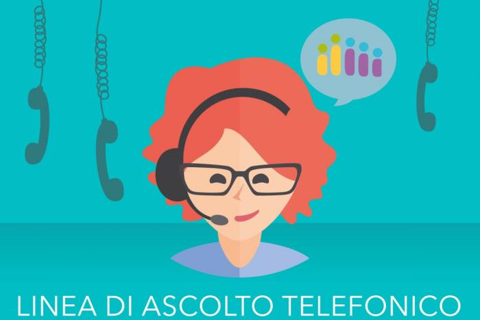 Volto di donna con cuffie telefoniche
