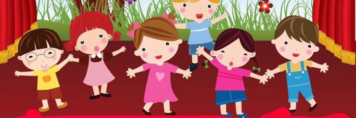 bambini che si tengono per mano su un palcoscenico