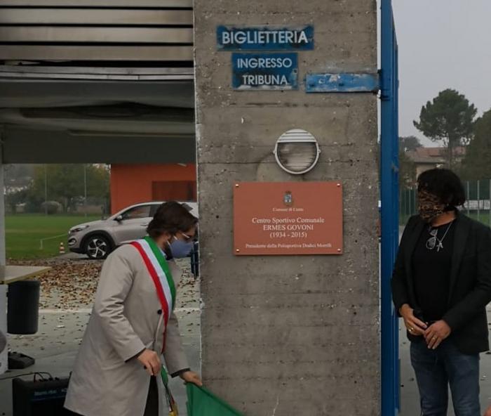 targa con intitolazione scoperta dal vicesindaco e figlio di Ermes Govoni