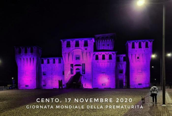 Rocca di Cento  illuminata di luce viola
