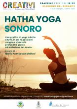 locandina con fotografia di una postura yoga