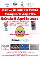 locandina informativa con disegnati un bambino che gioca con la palla, un travestimento da coniglio e un uovo