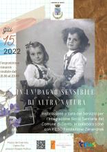 locandina informativa con fotografia storica di una famiglia e Qcode percorso mostra fotografica 