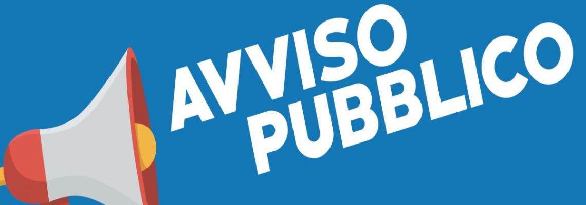 altoparlante  con scritta avviso pubblico