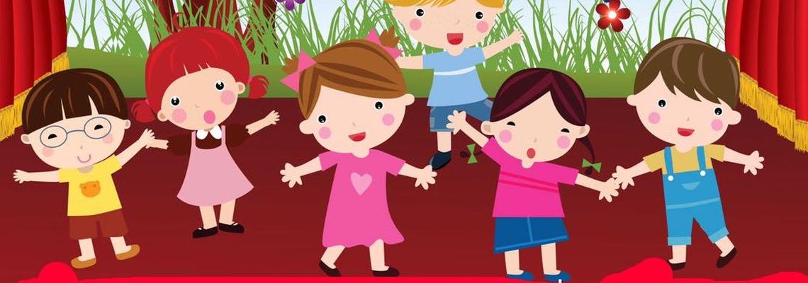 bambini che si tengono per mano su un palcoscenico