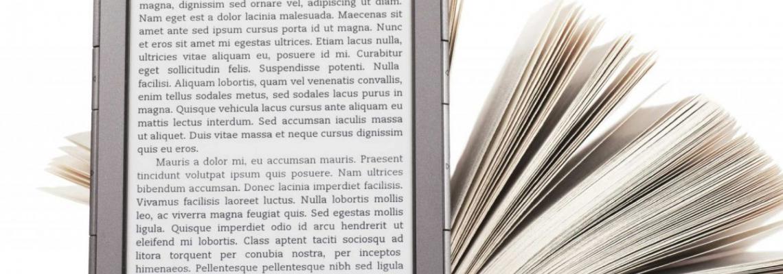 Tablet davanti a libro carteceo
