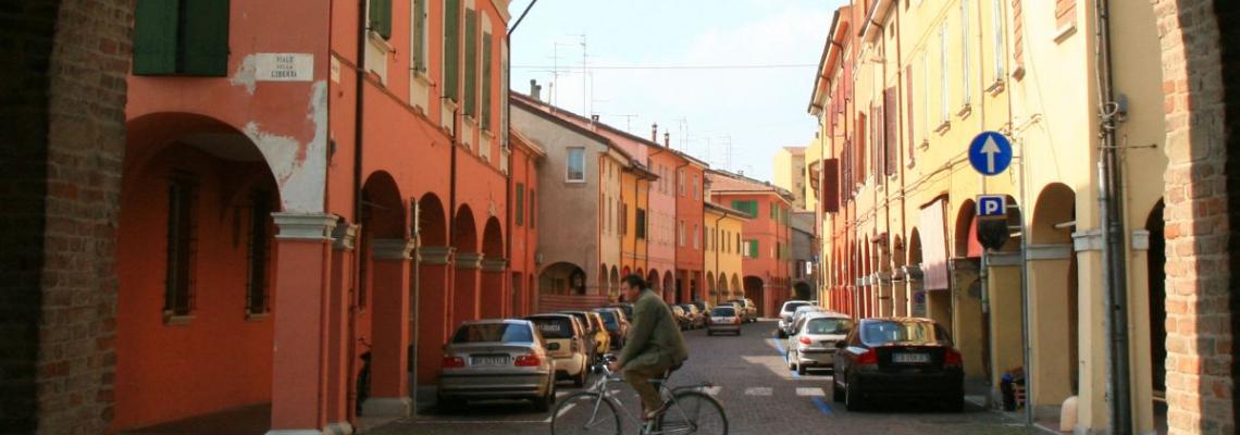 via Donati negozi di Cento