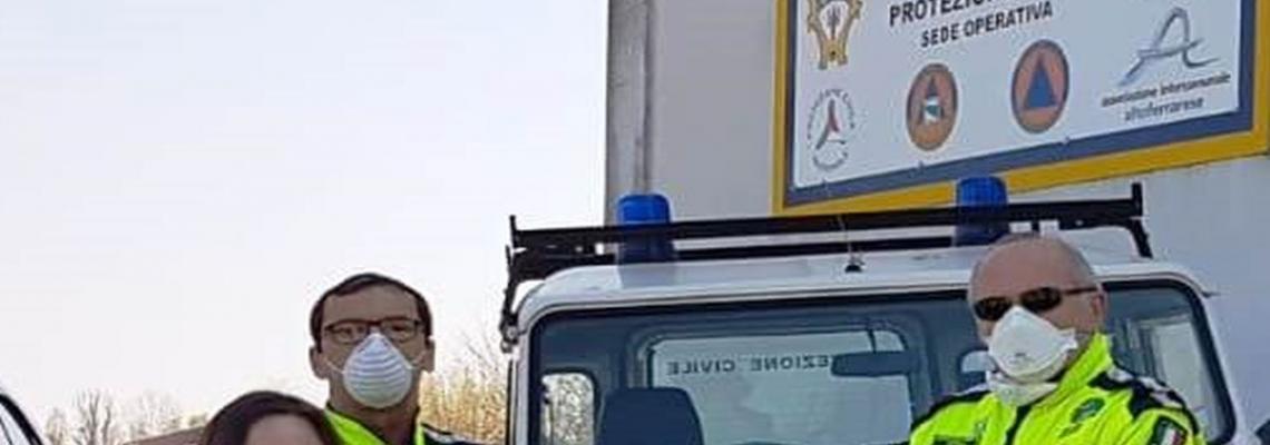 esterno sede protezione civile di Cento con volontari